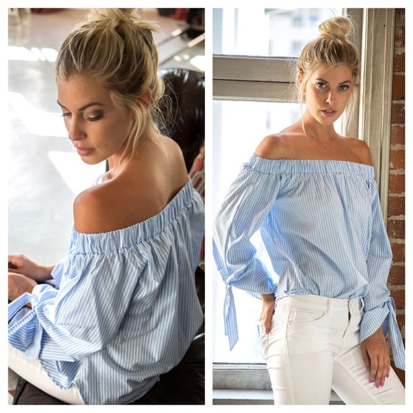 🦋MAKE AN OFFER!🦋Blue And White Striped Top - Picture 2 of 2